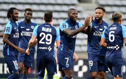  世亚预前瞻：阿联酋主场迎战阿曼，状态火热能否打破历史魔咒？  